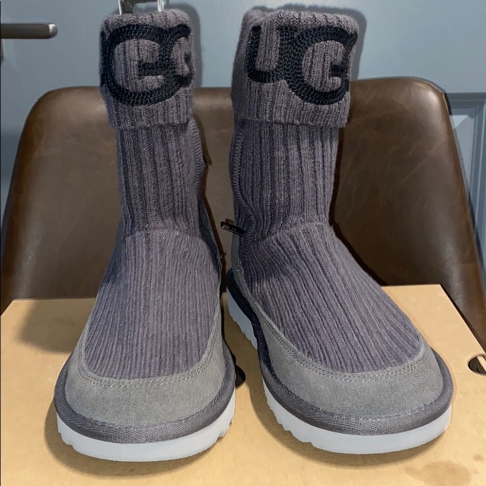 UGG women’s grey sweater boot. Never worn size 5